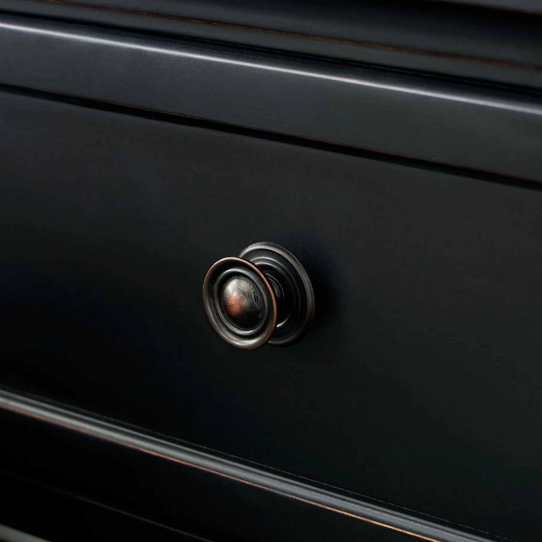 Chylanta Dresser