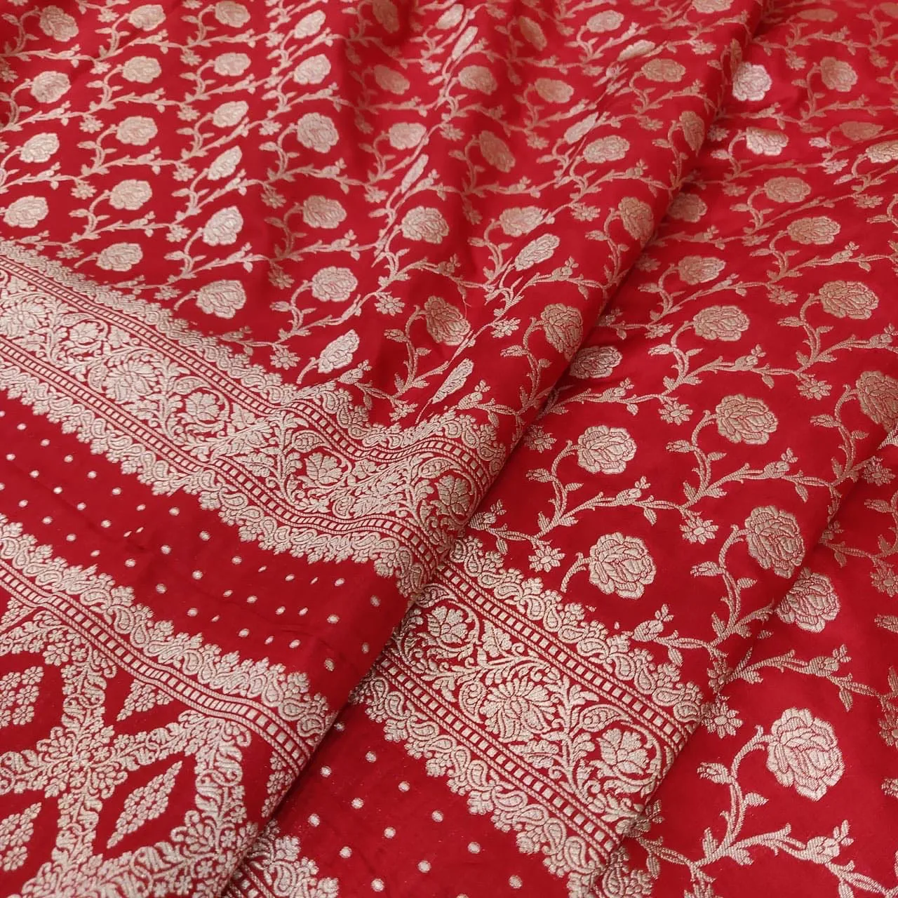 Red color pure Banaras silk saree