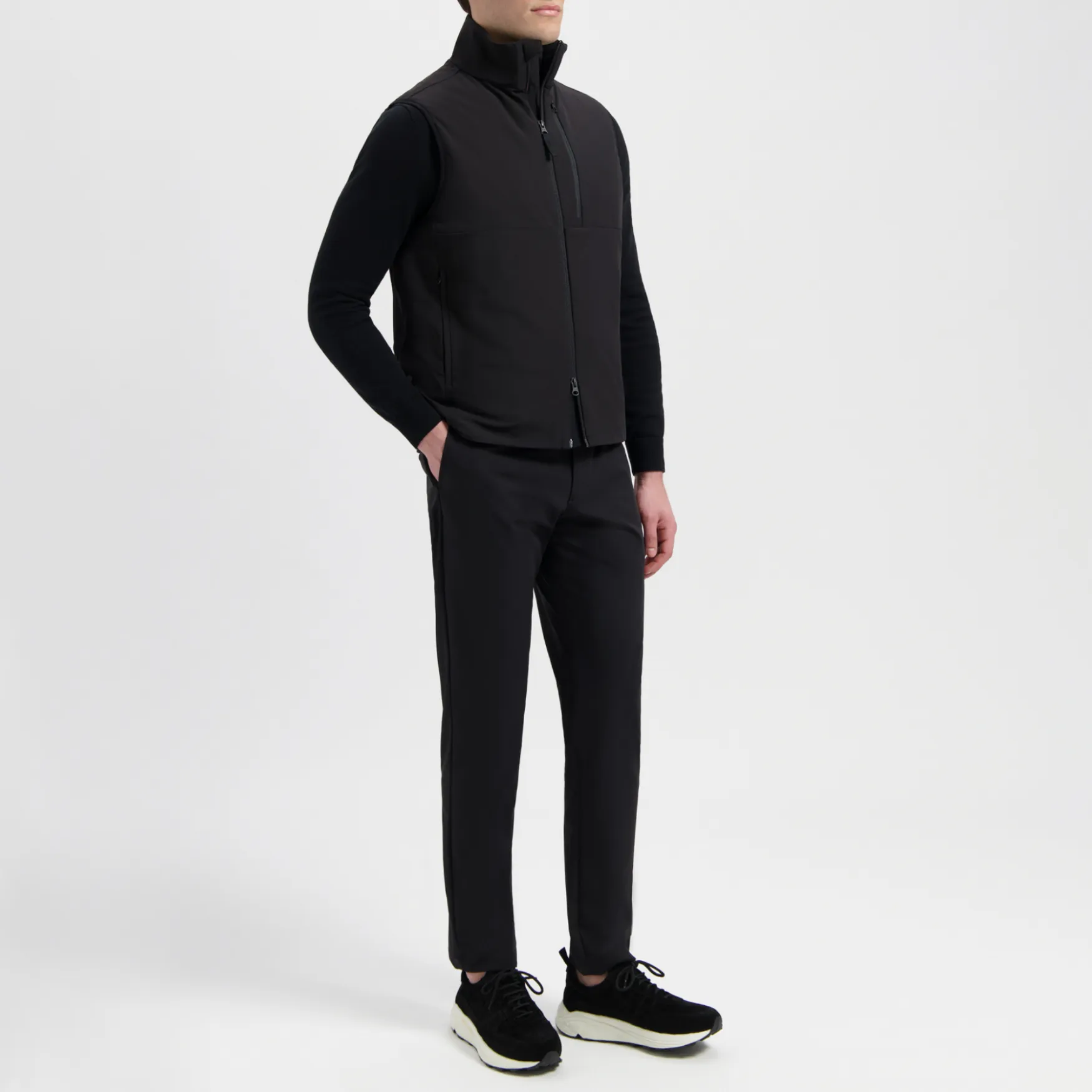 TAYLOR | Pure Black