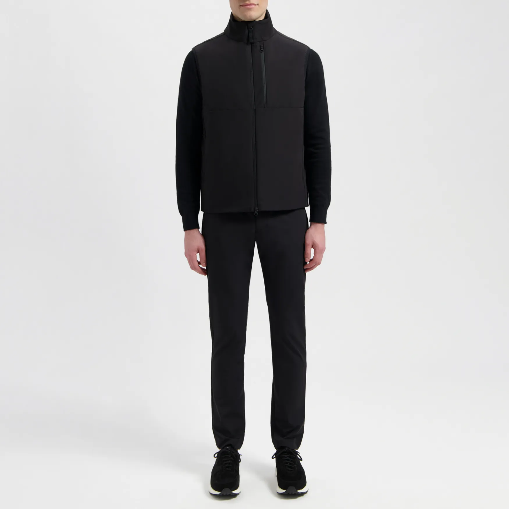 TAYLOR | Pure Black